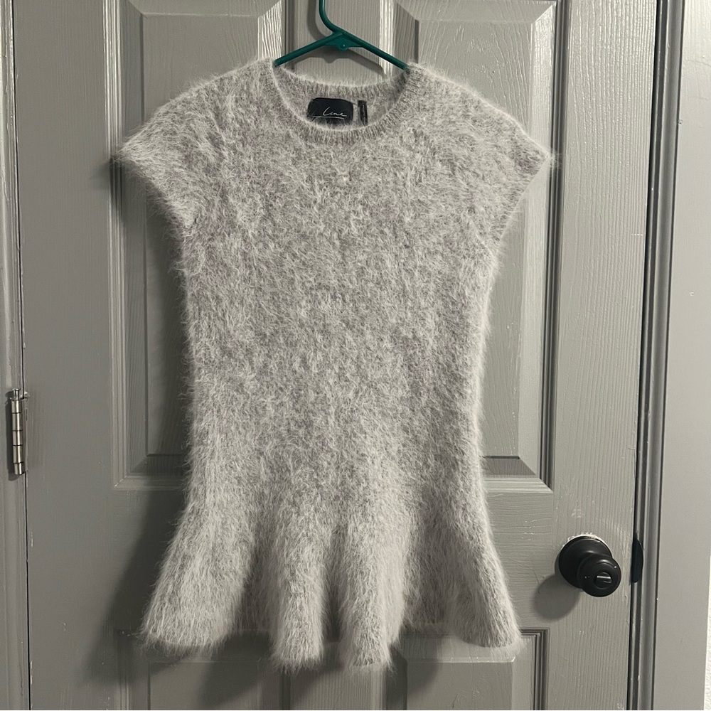 Line Knitwear Fuzzy Gray Blouse - Picture 2 of 6